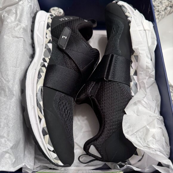Size 8 TIEM Slipstream Black Geometric - Picture 2 of 3